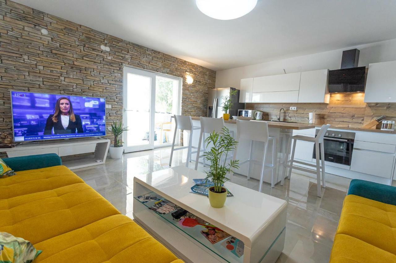 Villa Decima Milna  Exteriör bild